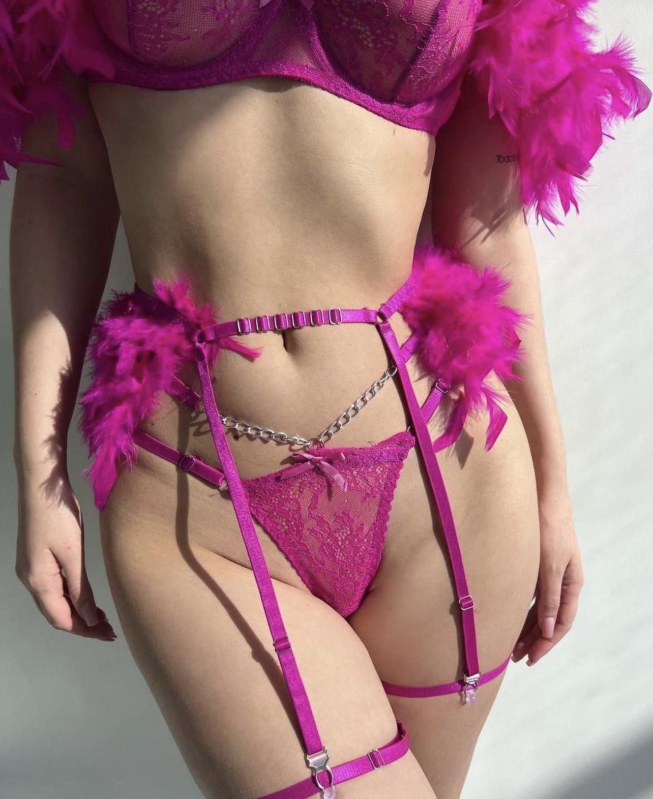 Комплект жіночої білизни з пір‘ям Ліф/трусики/пояс/підв‘язки М Рожевий (0002L) - фото 2 Комплект жіночої білизни з пір‘ям Ліф/трусики/пояс/підв‘язки М Рожевий (0002L) - фото 2