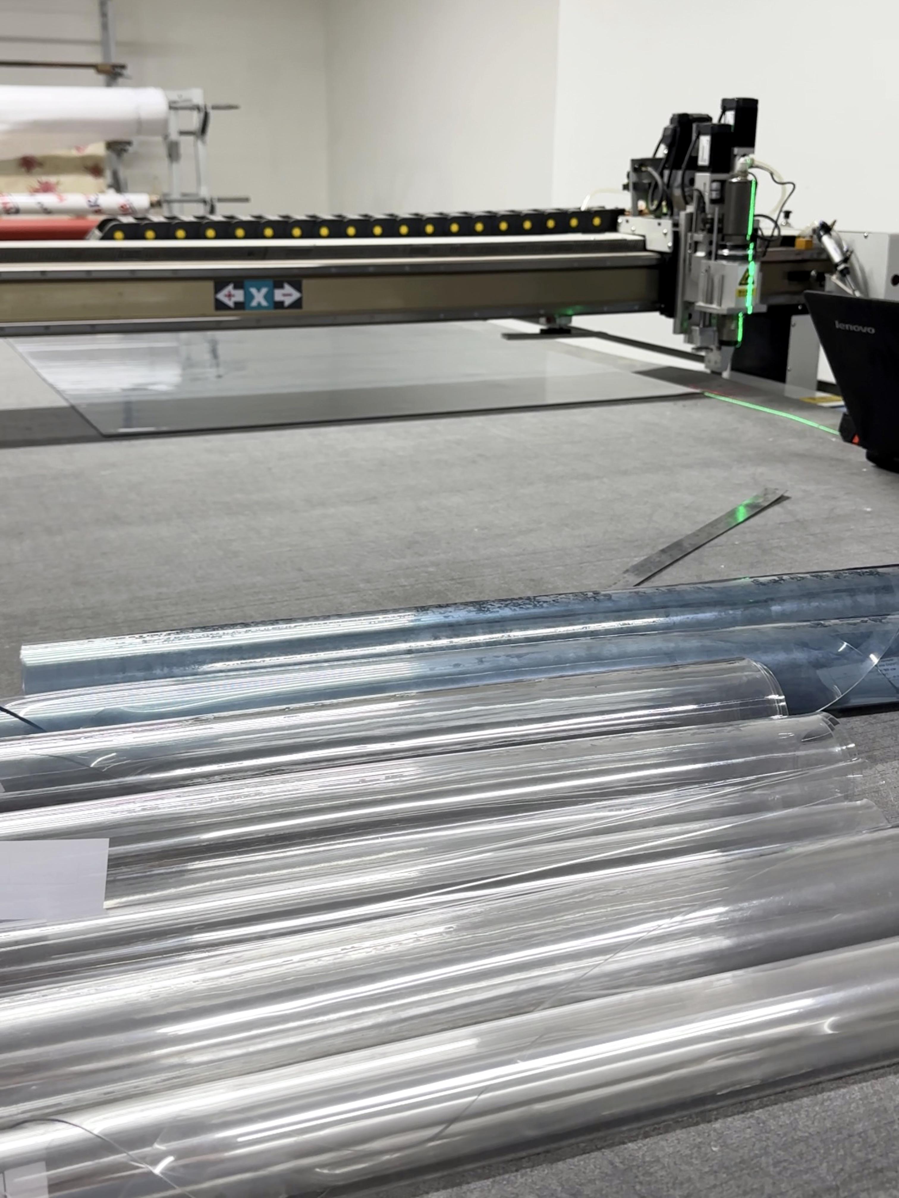 Скатертина силіконова Crystal м'яке скло 100х60 см/2 мм 2000 мікрон (1200-5) - фото 5 Скатертина силіконова Crystal м'яке скло 100х60 см/2 мм 2000 мікрон (1200-5) - фото 5