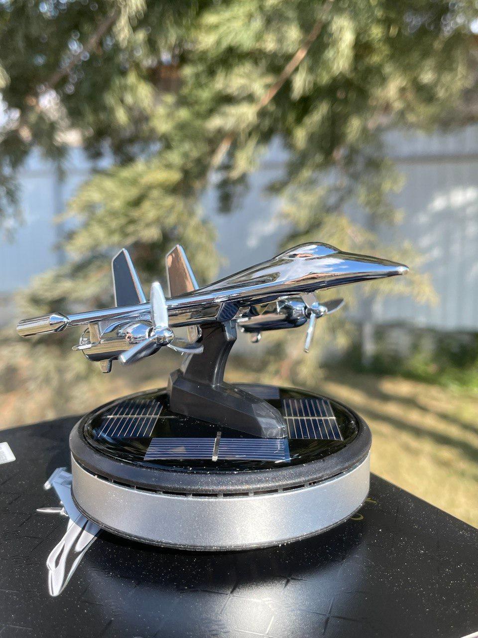 Ароматизатор для авто Літак на сонячній батареї в подарунковій упаковці Silver (tb9-exz-dp8) - фото 3 Ароматизатор для авто Літак на сонячній батареї в подарунковій упаковці Silver (tb9-exz-dp8) - фото 3