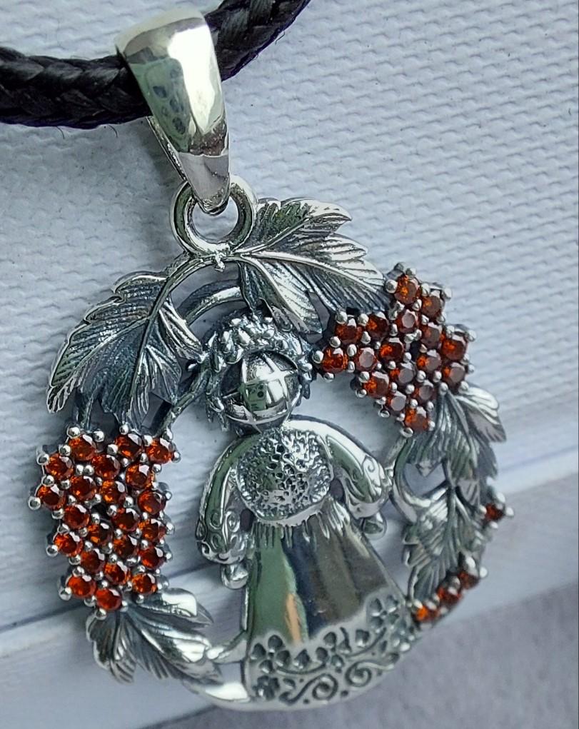 Підвіс Мотанка берегиня в обрамленні гілок калини Твій образ Оберег мотанка в калині (080) Підвіс Мотанка берегиня в обрамленні гілок калини Твій образ Оберег мотанка в калині (080)