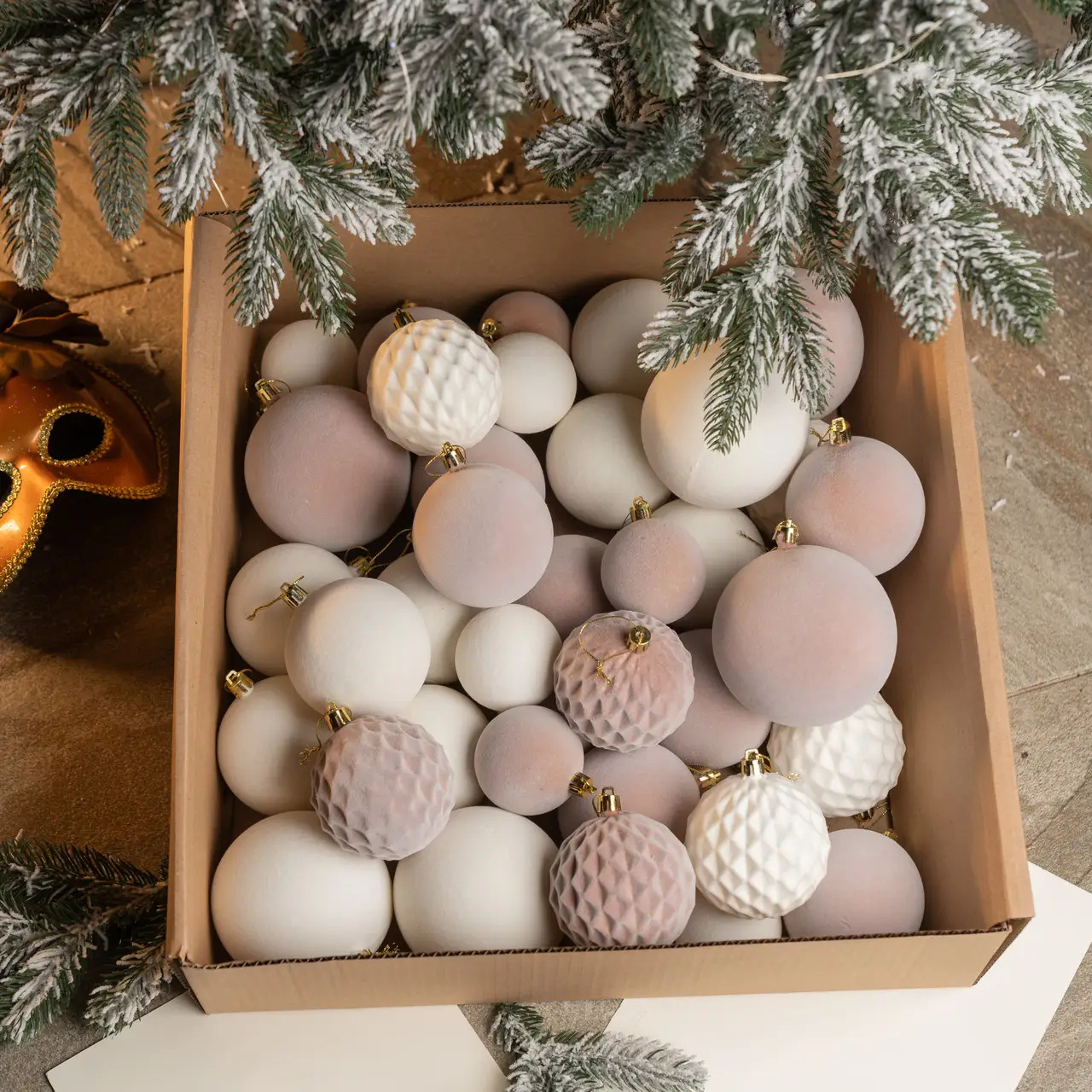 Набор новогодних бархатных украшений на елку Шарм 40 шаров Бело-бежевый (77941563)
