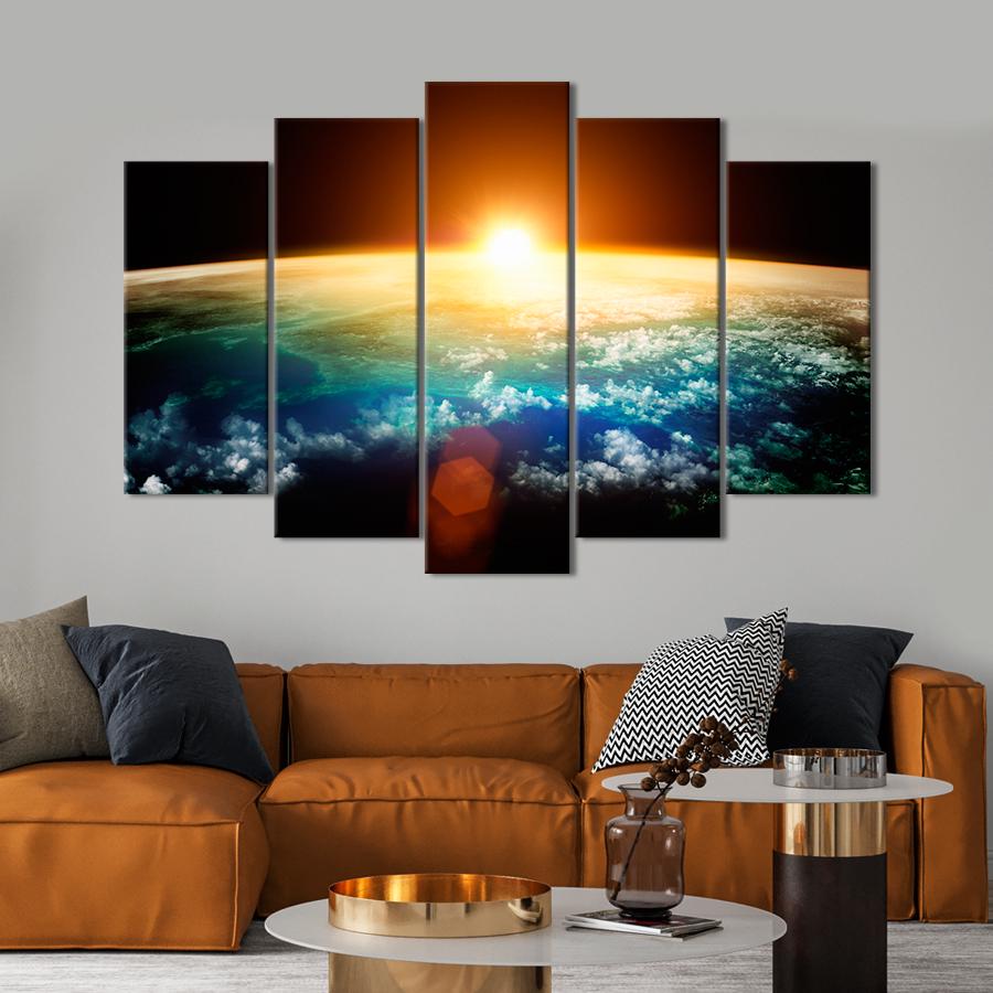 Картина на холсте Красивый рассвет в космосе над Землей 137x85 см (V188-5_L) Картина на холсте Красивый рассвет в космосе над Землей 137x85 см (V188-5_L)