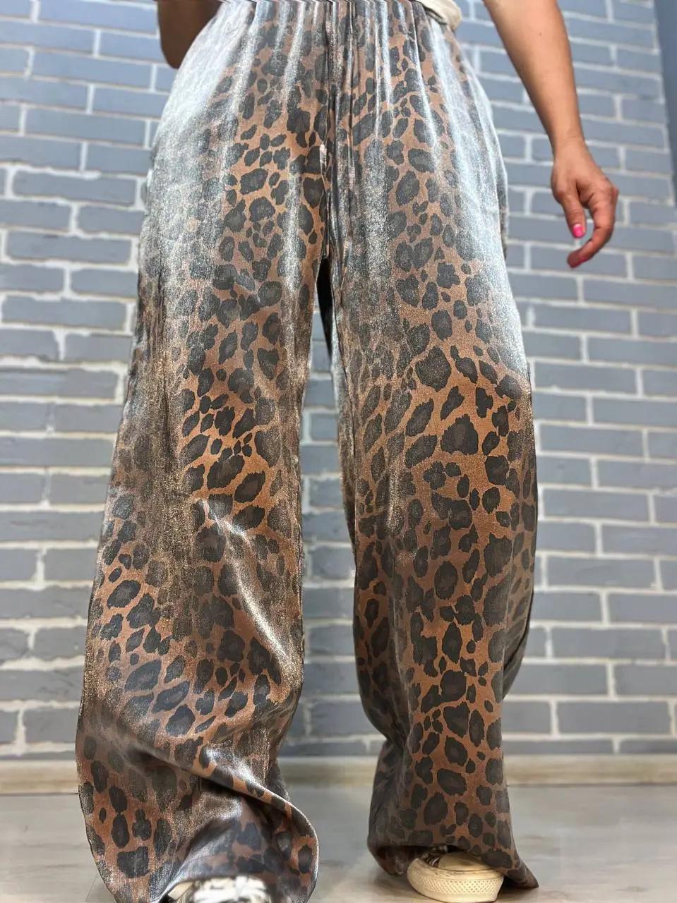 Брюки женские MY FASHION 1694 палаццо широкие на резинке леопардовый принт шелк OS Коричневый (2203) - фото 7