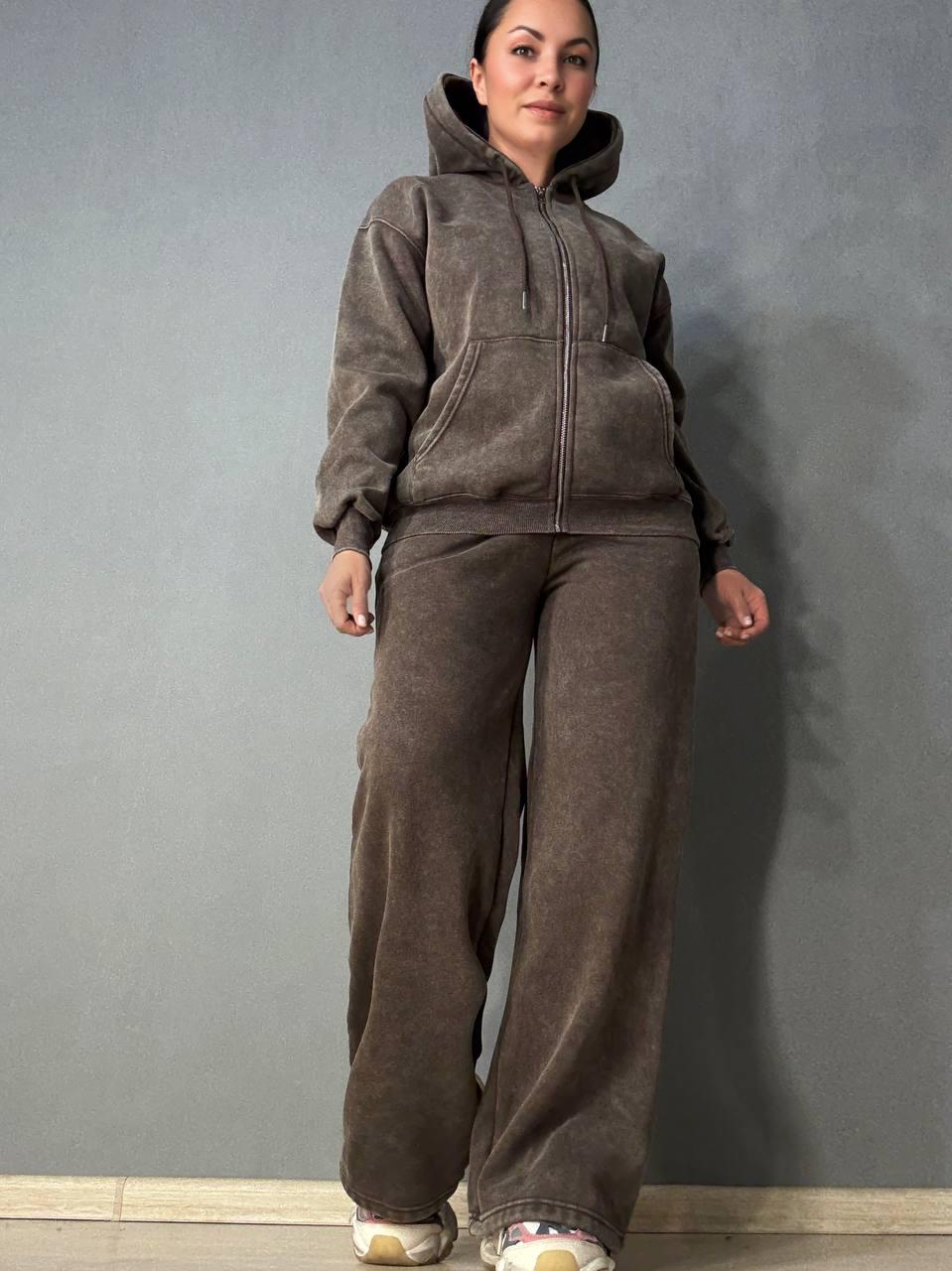 Костюм женский Joy One 2166-11 утепленный вареный худи с брюками палаццо M Коричневый (5962) - фото 1 Костюм женский Joy One 2166-11 утепленный вареный худи с брюками палаццо M Коричневый (5962) - фото 1