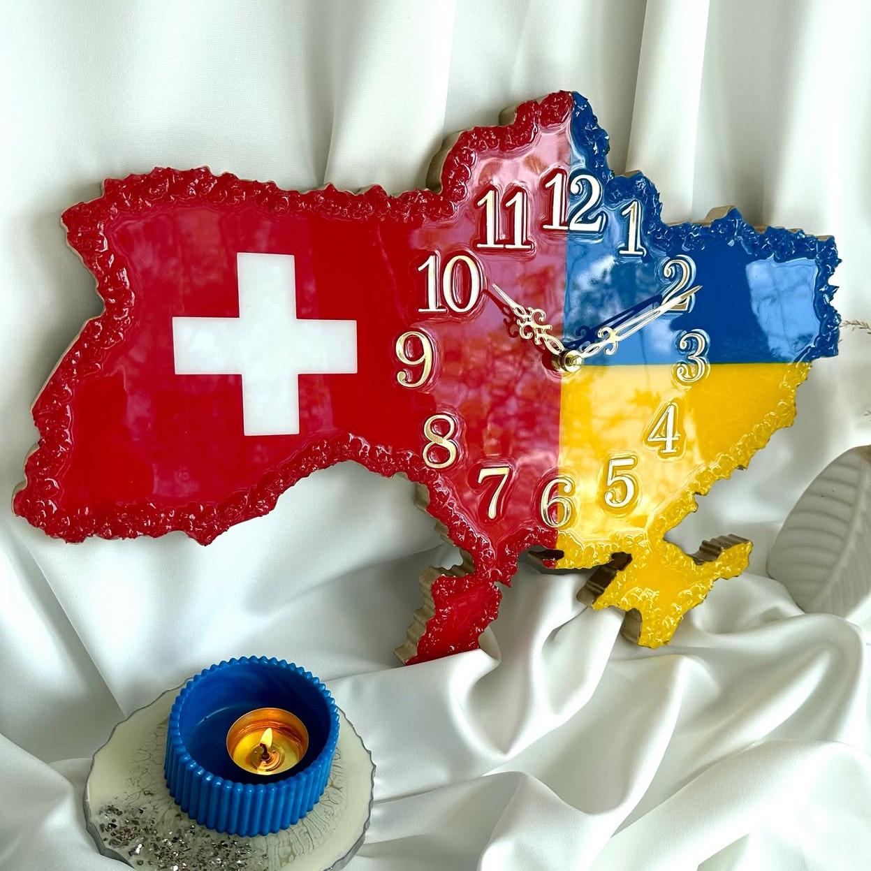 Часы настенные из эпоксидной смолы Карта Украины со Швейцарией 50x34 см Часы настенные из эпоксидной смолы Карта Украины со Швейцарией 50x34 см