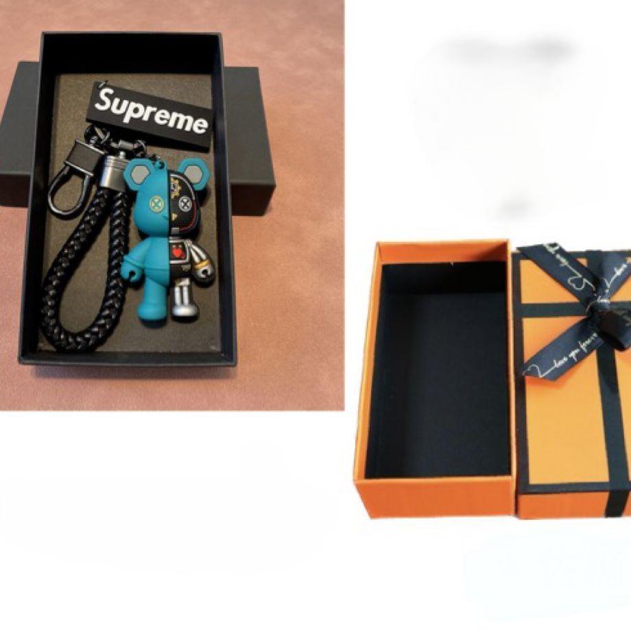 Брелок для ключей Bearbrick Киборг Supreme Бирюзовый (4627346Bir) - фото 4 Брелок для ключей Bearbrick Киборг Supreme Бирюзовый (4627346Bir) - фото 4