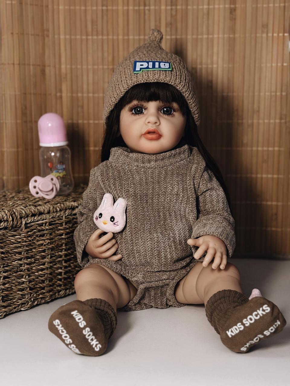 Кукла кукла реалистичная KEIUMI винил-силиконовая с темными волосами и одежде с аксессуарами 55 см