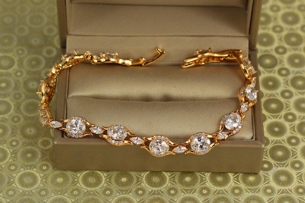 Браслет Xuping Jewelry осколки рассвета с белыми камнями 17 см Золотистый (34838836) Браслет Xuping Jewelry осколки рассвета с белыми камнями 17 см Золотистый (34838836)