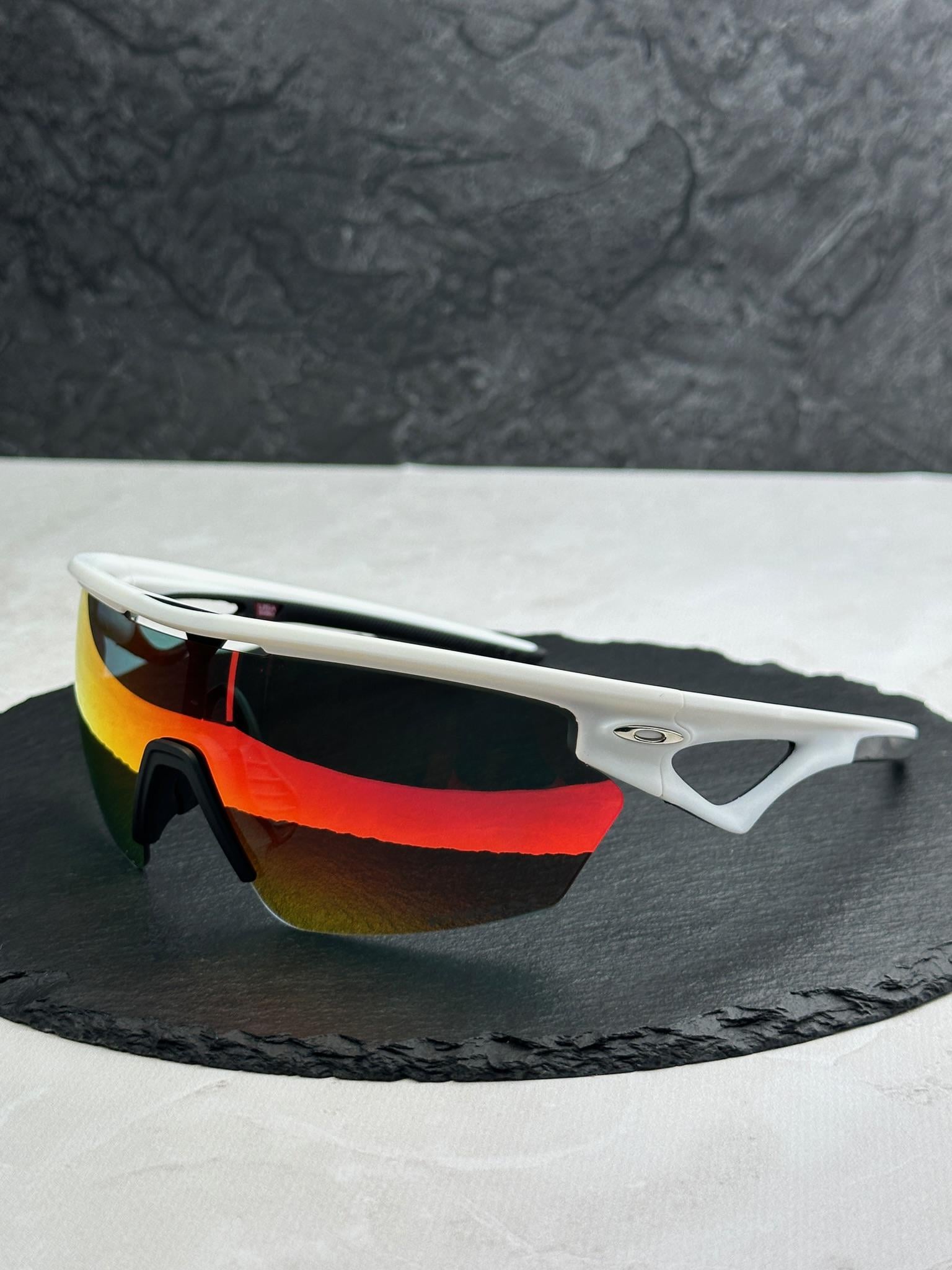 Солнцезащитные очки Oakley Sphaera OO9403 с линзой Prizm Ruby спортивный мужской щиток Белый