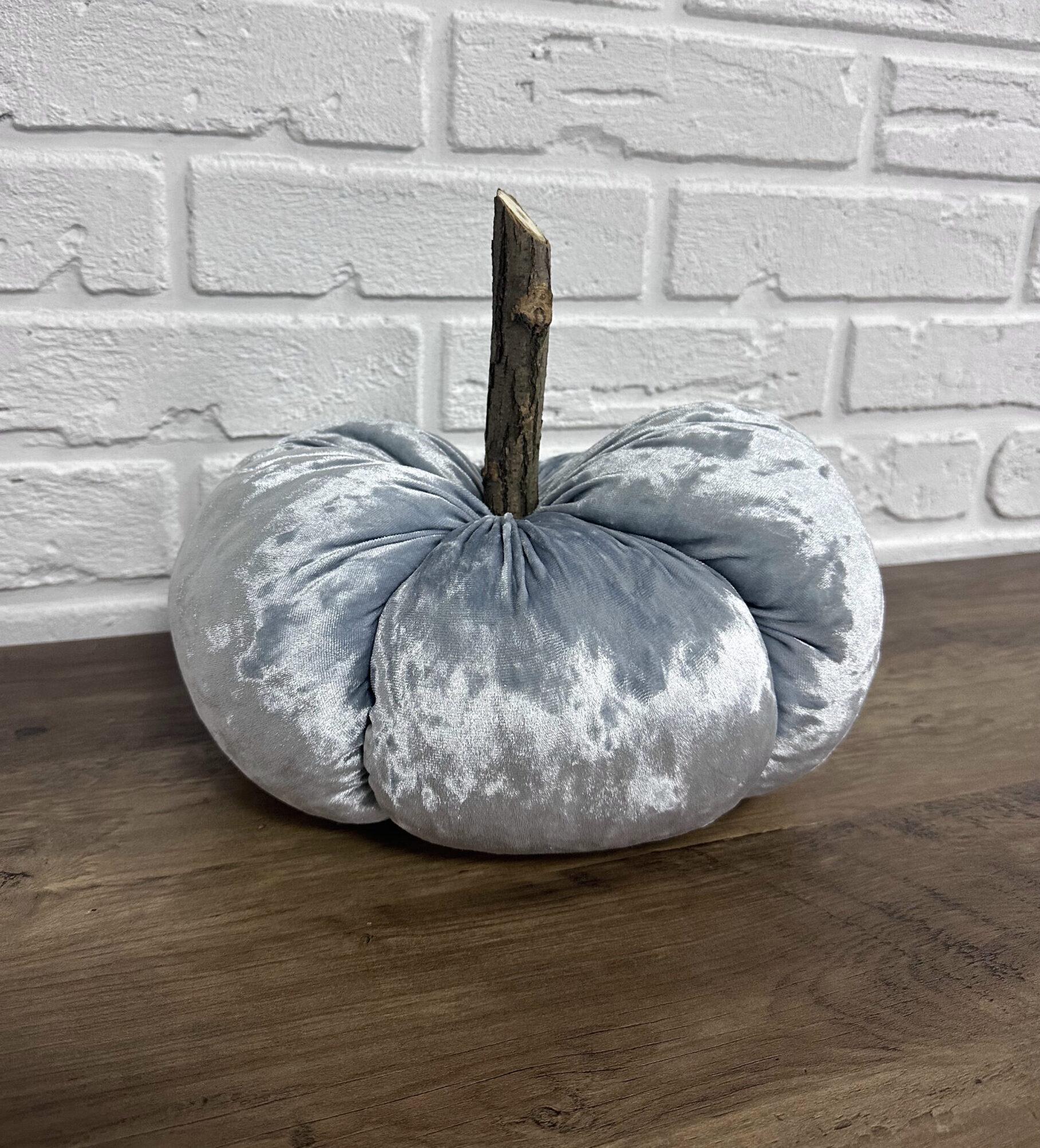 Подушка Comfort Home тыква с декором велюровая мраморная Ø 30 см - фото 1 Подушка Comfort Home тыква с декором велюровая мраморная Ø 30 см - фото 1