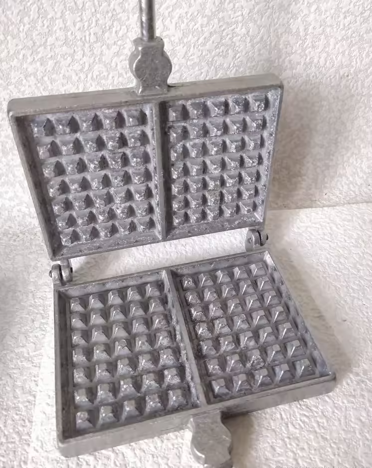 Форма для выпечки бельгийских/венских вафель с ручками (23249417) - фото 2 Форма для выпечки бельгийских/венских вафель с ручками (23249417) - фото 2