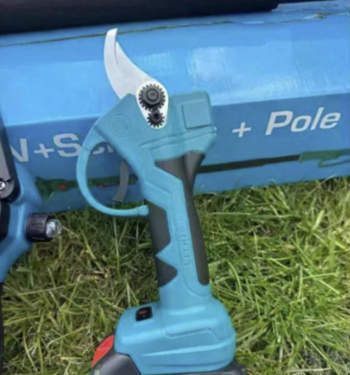 Набор садовых аккумуляторных DUC155HN/DUP270 Digital пила/секатор/телескопическая штанга 2,6 м 48V Черный (DUC155HN) - фото 5 Набор садовых аккумуляторных DUC155HN/DUP270 Digital пила/секатор/телескопическая штанга 2,6 м 48V Черный (DUC155HN) - фото 5