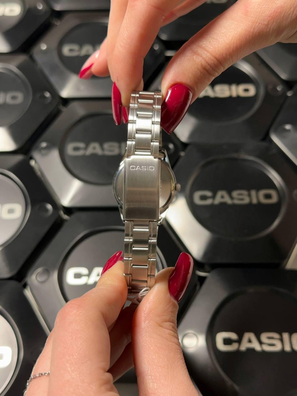 Годинник жіночий Casio LTP-V005D-1B (1141-0004) - фото 5 Годинник жіночий Casio LTP-V005D-1B (1141-0004) - фото 5