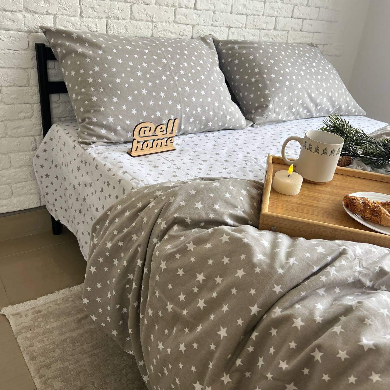 Комплект постельного белья Ell Home Звездочная фланель на резинке двуспальная наволочка 50x70 см/70x70 см Серо-бежевый (29337820) Комплект постельного белья Ell Home Звездочная фланель на резинке двуспальная наволочка 50x70 см/70x70 см Серо-бежевый (29337820)