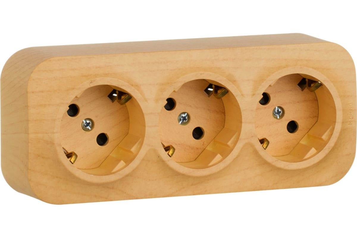 Розетка Legrand тройная FORIX 3Х2К+З с шторками под дерево 782288 (QUTEO)