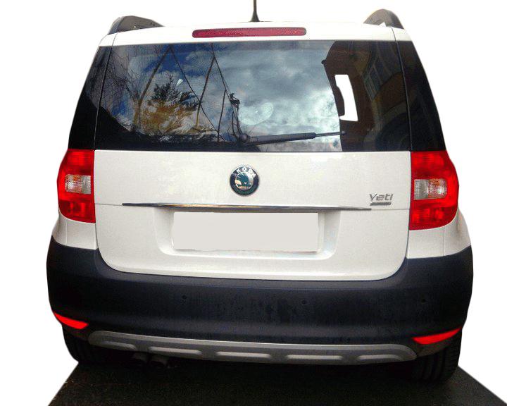 Планка над номером Carmos для Skoda Yeti 2009-2017 гг. нержавеющая сталь Хром Планка над номером Carmos для Skoda Yeti 2009-2017 гг. нержавеющая сталь Хром