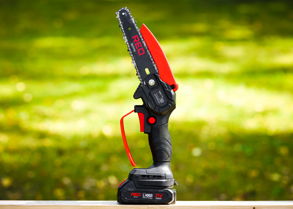 Пила аккумуляторная цепная мини Red Technic RTMPA0064 4"/6" 2 Ач 20 В - фото 2 Пила аккумуляторная цепная мини Red Technic RTMPA0064 4"/6" 2 Ач 20 В - фото 2