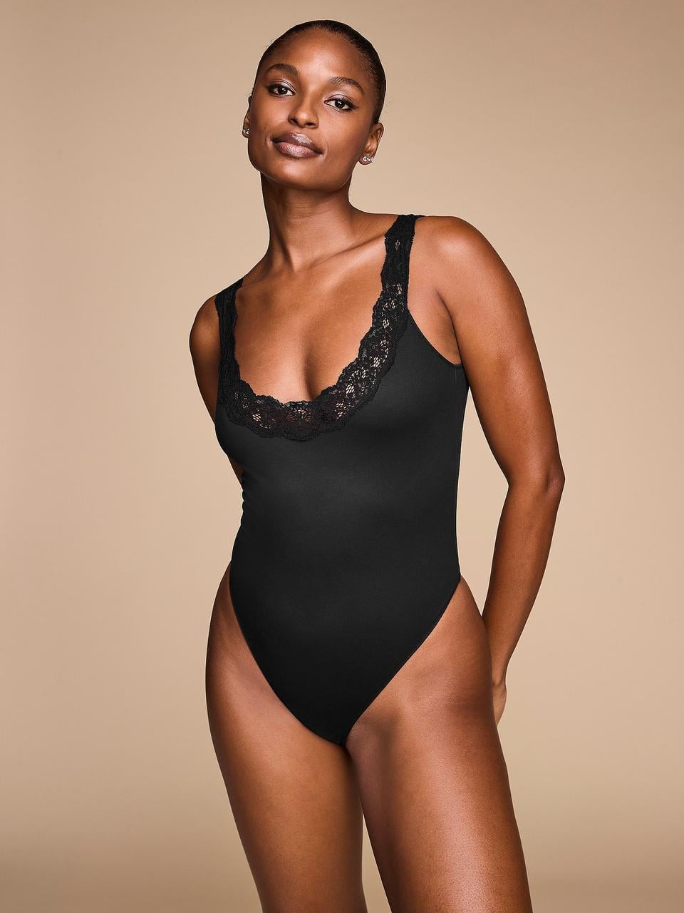 Боди женское Victoria's Secret Smooth & Lace Scoop Bodysuit S Черный (27899785185)