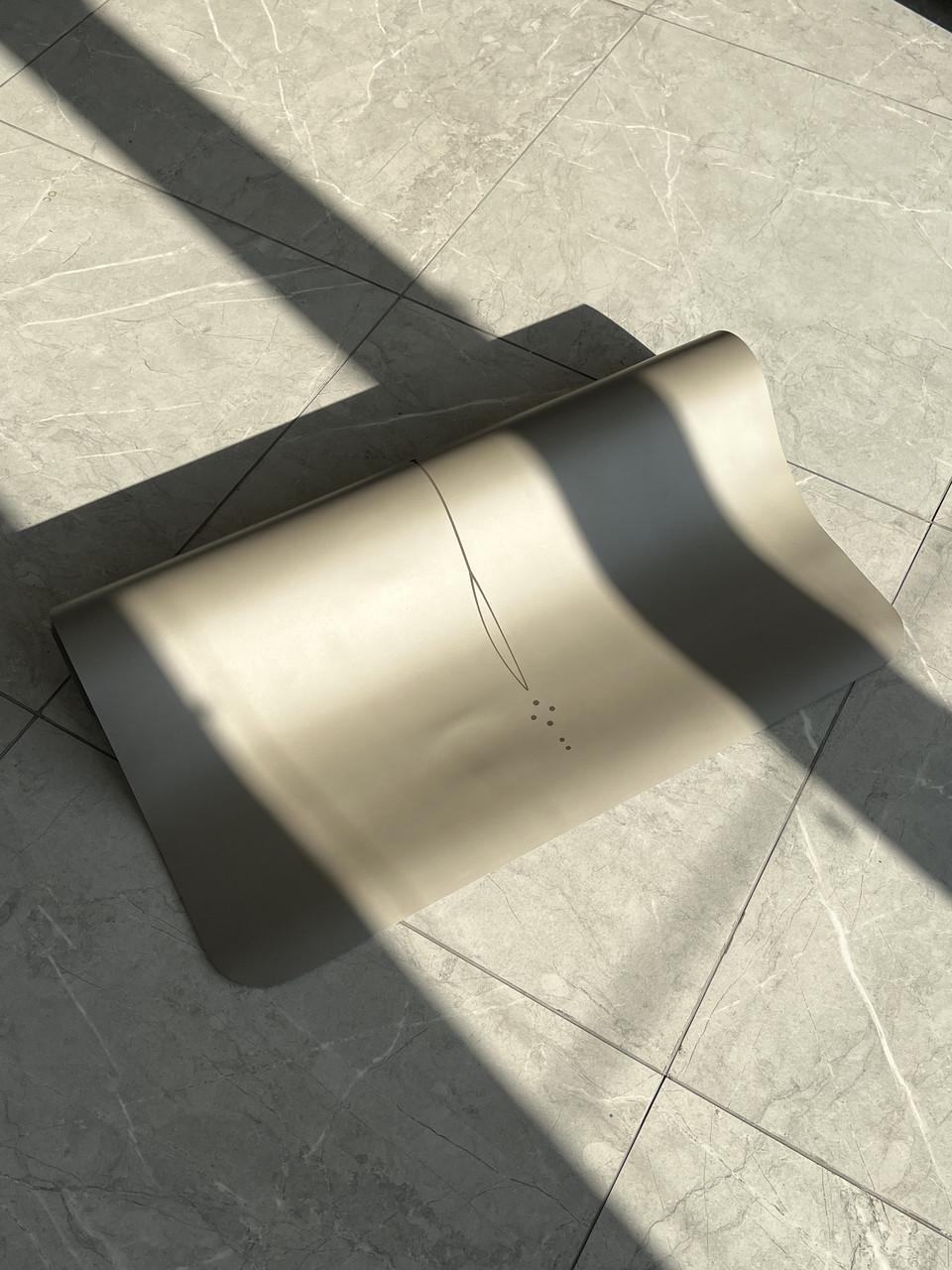 Коврик для йоги каучуковый PU с лотосом 183х68х0,5 см Бежевый (13510835) - фото 3 Коврик для йоги каучуковый PU с лотосом 183х68х0,5 см Бежевый (13510835) - фото 3