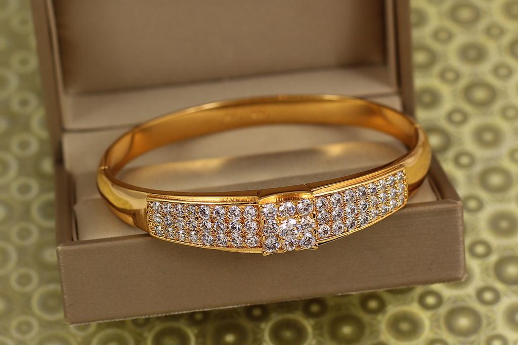Браслет бенгл Xuping Jewelry Бриллиантовый шарм 57 мм 16-18 см Золотистый (30668496)