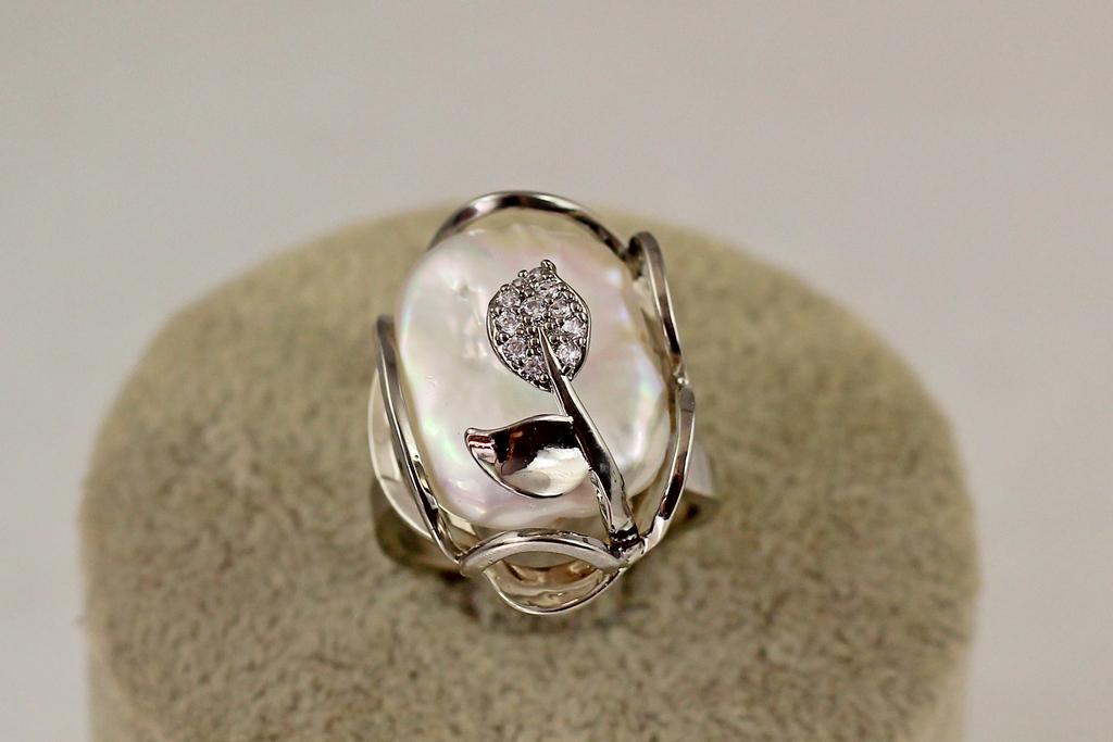 Кольцо Xuping Jewelry Листочек с натуральной барочной жемчужиной р. 16+ Серебристый