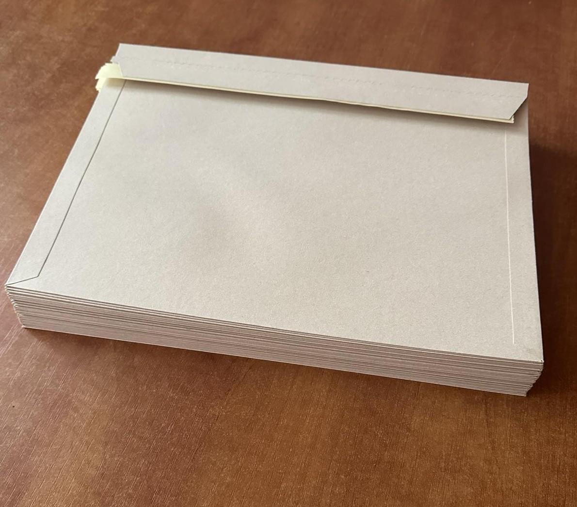 Конверт картонный для документов Dot С4 без кармана 325x235 мм 50 шт. Бежевый