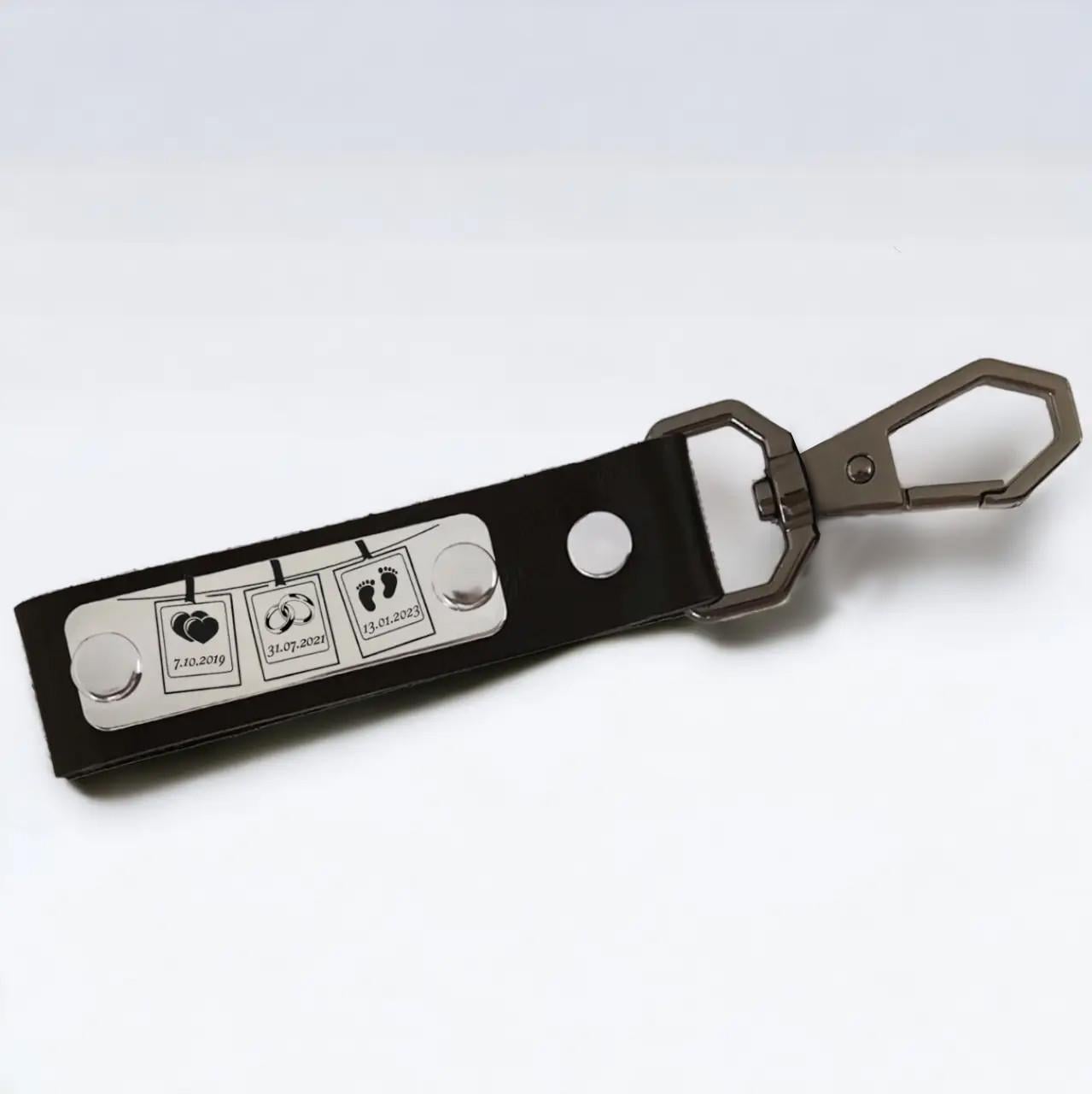 Брелок кожаный с гравировкой и карабином в подарочной упаковке (БКД0018)