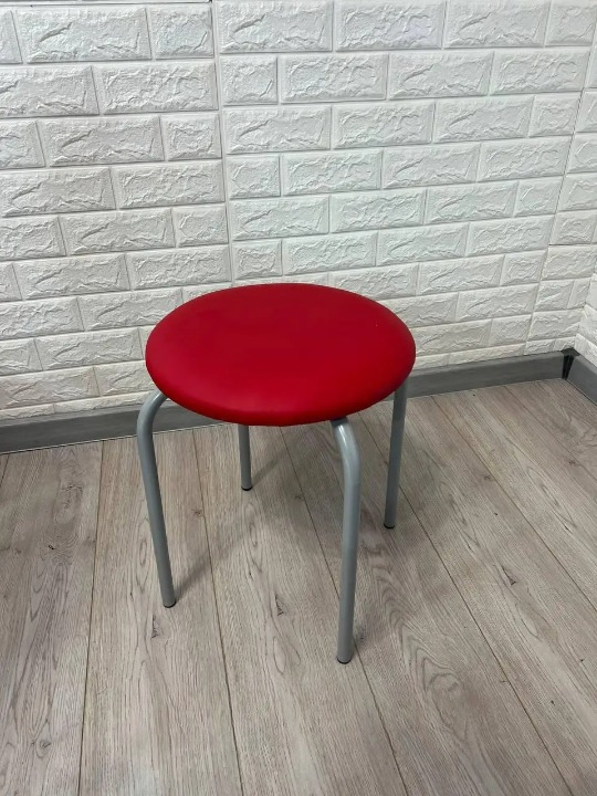 Табурет кухонний Чіко металевий з м'яким сидінням 30х45 см Червоний/Сірий (28374180)