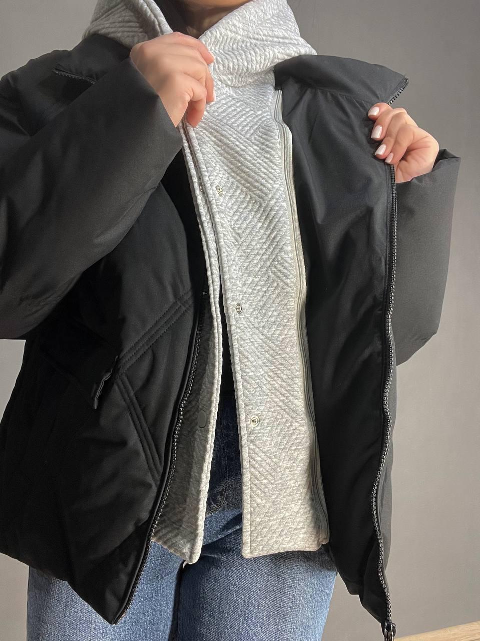 Куртка женская Joy one 552 демисезонная оверсайз трикотажная вставка с капюшоном двойная застежка M Черный (3425) - фото 3 Куртка женская Joy one 552 демисезонная оверсайз трикотажная вставка с капюшоном двойная застежка M Черный (3425) - фото 3