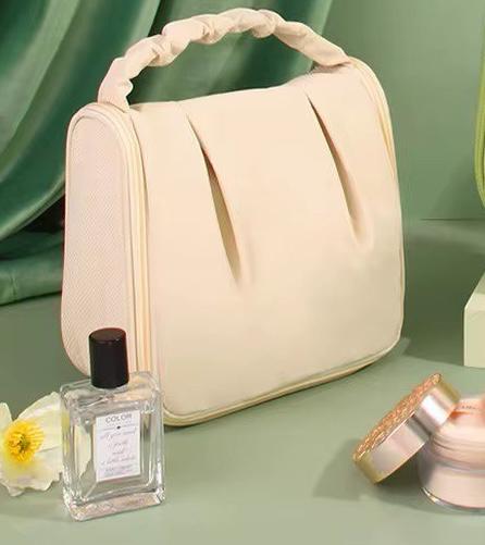 Косметичка жіноча підвісна з екошкіри 21х10х21 см Білий (ST0478) - фото 3 Косметичка жіноча підвісна з екошкіри 21х10х21 см Білий (ST0478) - фото 3