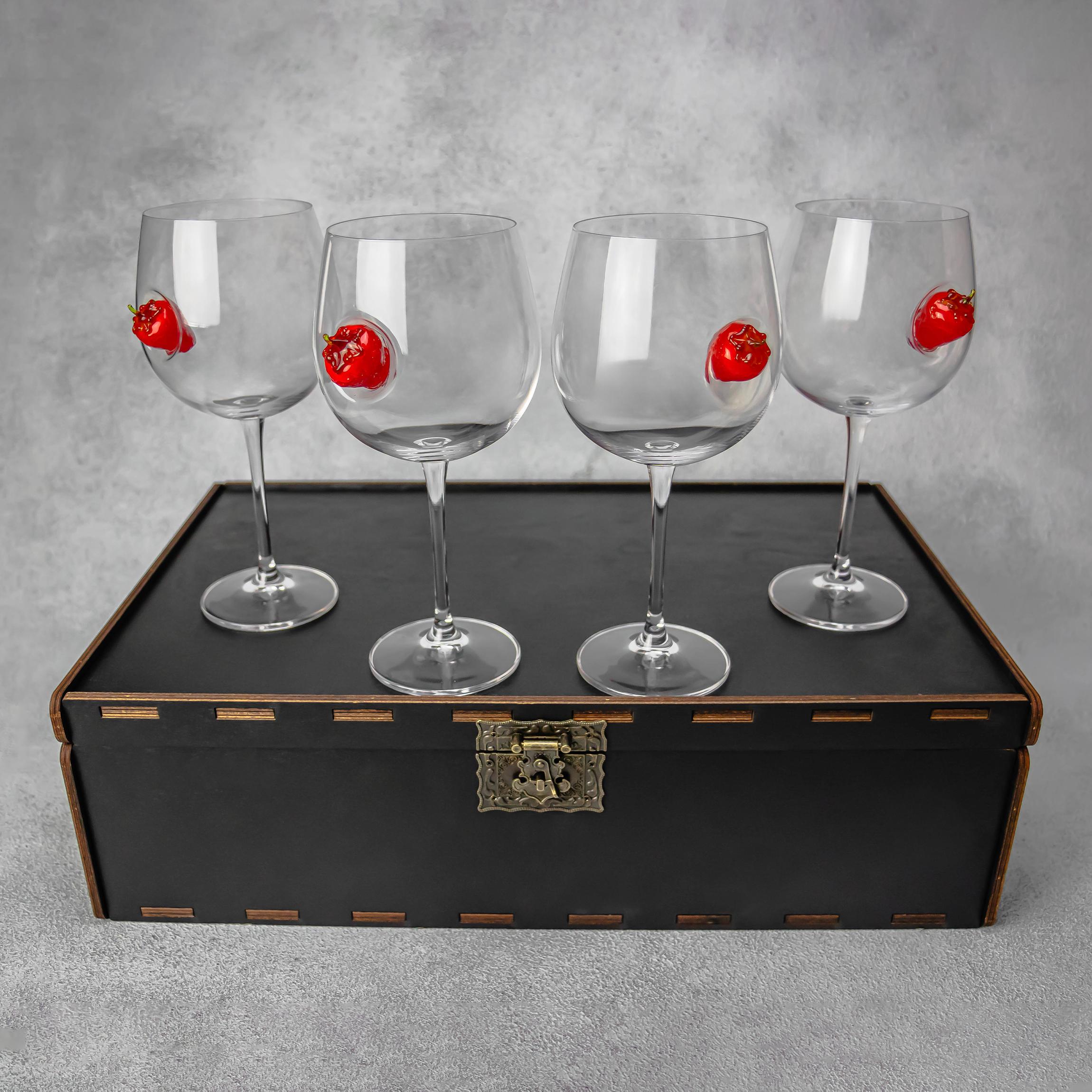 Набір на 4 Келихи коктейльні VSKLO з полуницею 670 мл (31555028)