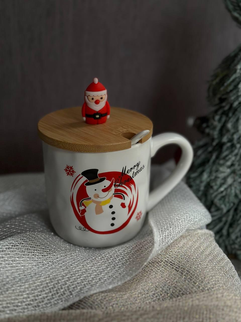 Чашка новорічна Olens 102-1086-3 братва кераміка з бамбуковою кришкою та ложкою 380 мл - фото 2 Чашка новорічна Olens 102-1086-3 братва кераміка з бамбуковою кришкою та ложкою 380 мл - фото 2