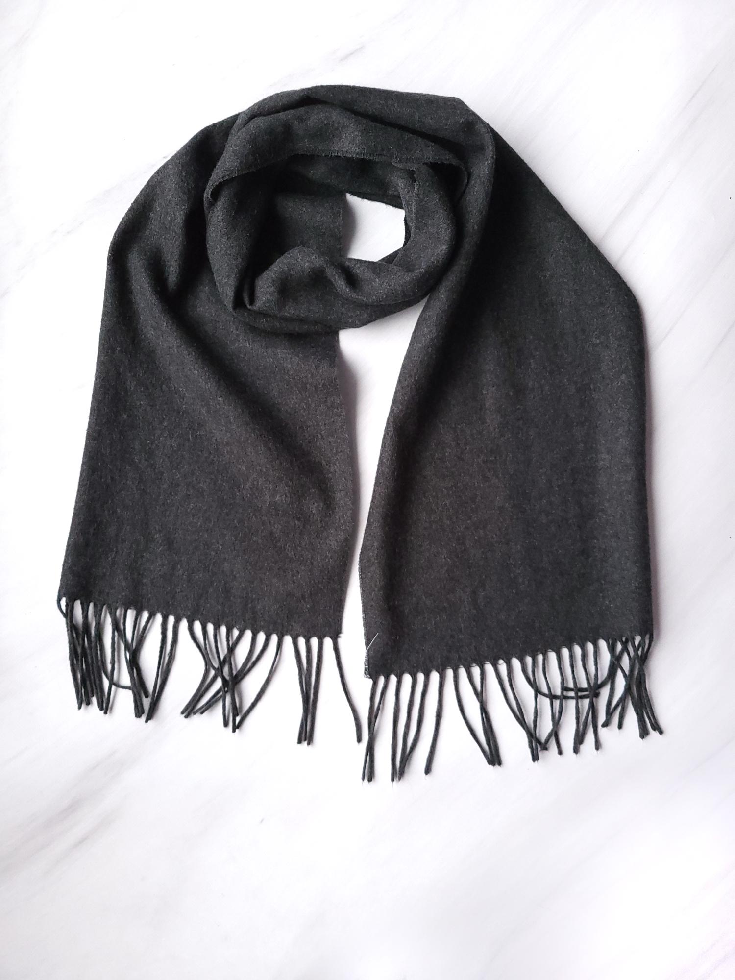 Шарф унисекс весна-осень-зима однотонный с кистями 166х28 см Темно-серый (11724)