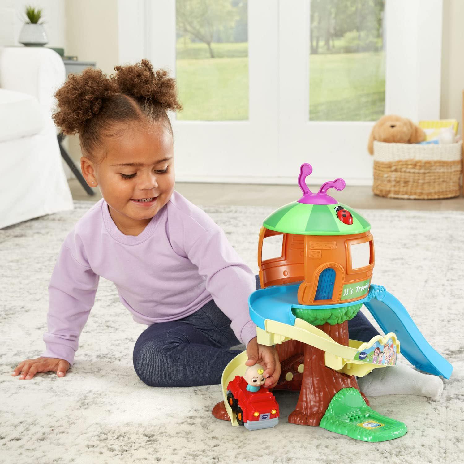 Ігровий набір VTech CoCoMelon Go! Go! Smart Wheels Treehouse Track Set будиночок на дереві англ. (29332468) - фото 7 Ігровий набір VTech CoCoMelon Go! Go! Smart Wheels Treehouse Track Set будиночок на дереві англ. (29332468) - фото 7