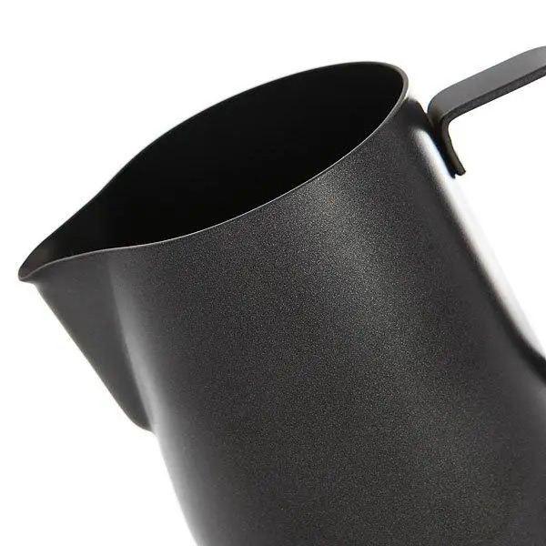 Питчер-молочник Rhinowares Stealth 360 мл для взбивания молока c носиком из нержавеющей стали Черный (RHTEF12OZ) - фото 2 Питчер-молочник Rhinowares Stealth 360 мл для взбивания молока c носиком из нержавеющей стали Черный (RHTEF12OZ) - фото 2