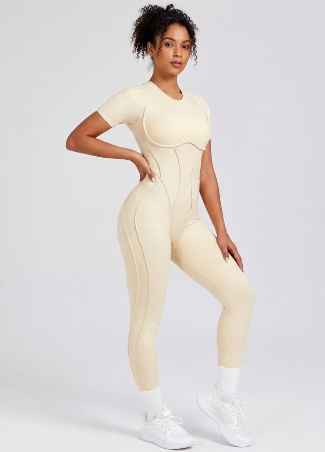 Комбинезон женский спортивный швы наружу с коротким рукавом и открытой спиной повседневный без застежек M Кремовый (70250/M) Комбинезон женский спортивный швы наружу с коротким рукавом и открытой спиной повседневный без застежек M Кремовый (70250/M)