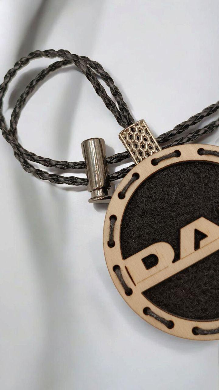 Ароматизатор для авто Daf многоразовый из дерева/войлока и аромапарфюм 10 мл (122) - фото 2 Ароматизатор для авто Daf многоразовый из дерева/войлока и аромапарфюм 10 мл (122) - фото 2