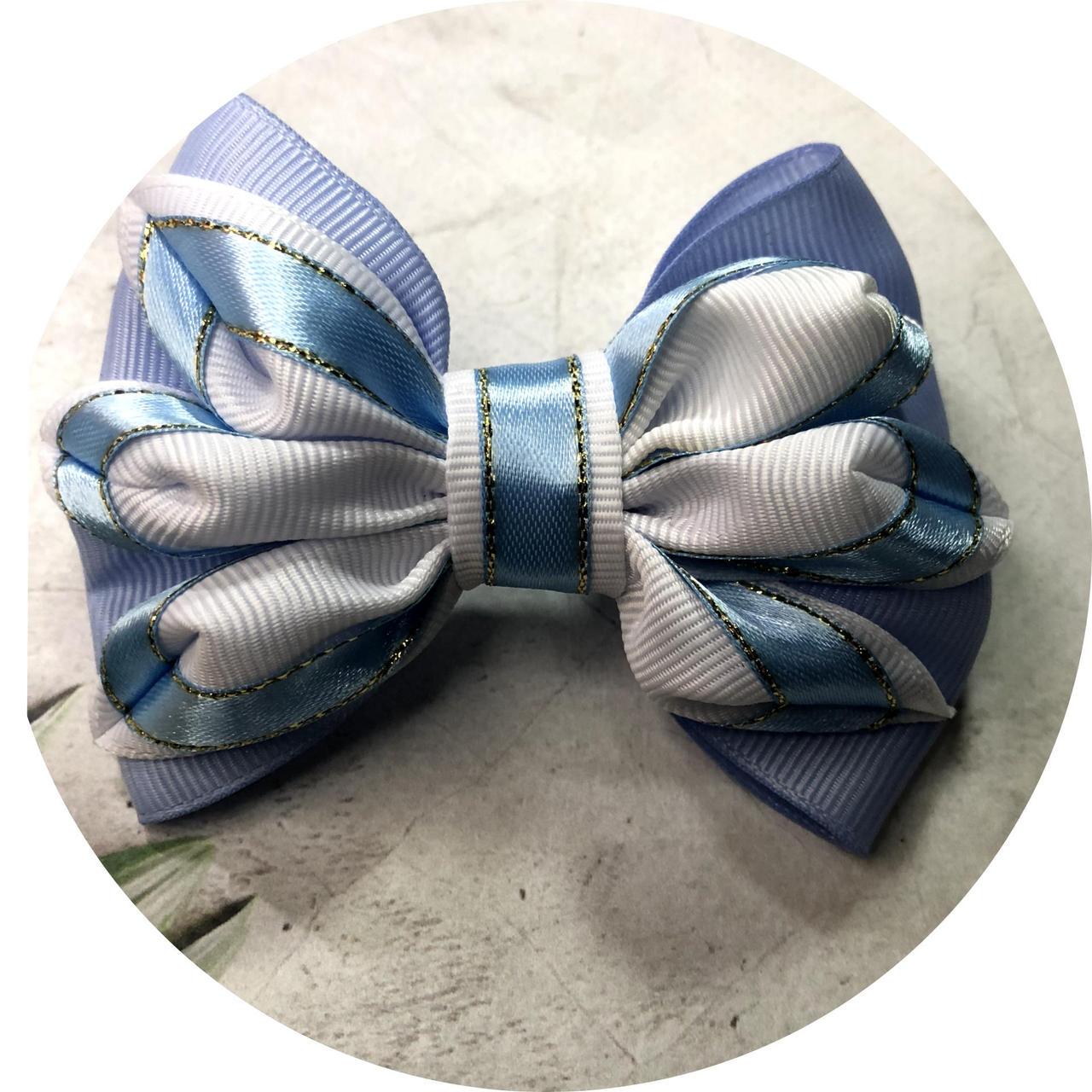 Бантик для волос детский на резинке 9х7 см Бело-голубой (10408)