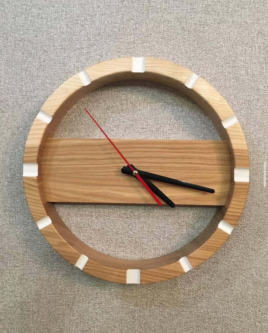 Годинник настінний безшумний з натурального ясеня ручна робота d 300 мм (CL-005) - фото 1 Годинник настінний безшумний з натурального ясеня ручна робота d 300 мм (CL-005) - фото 1