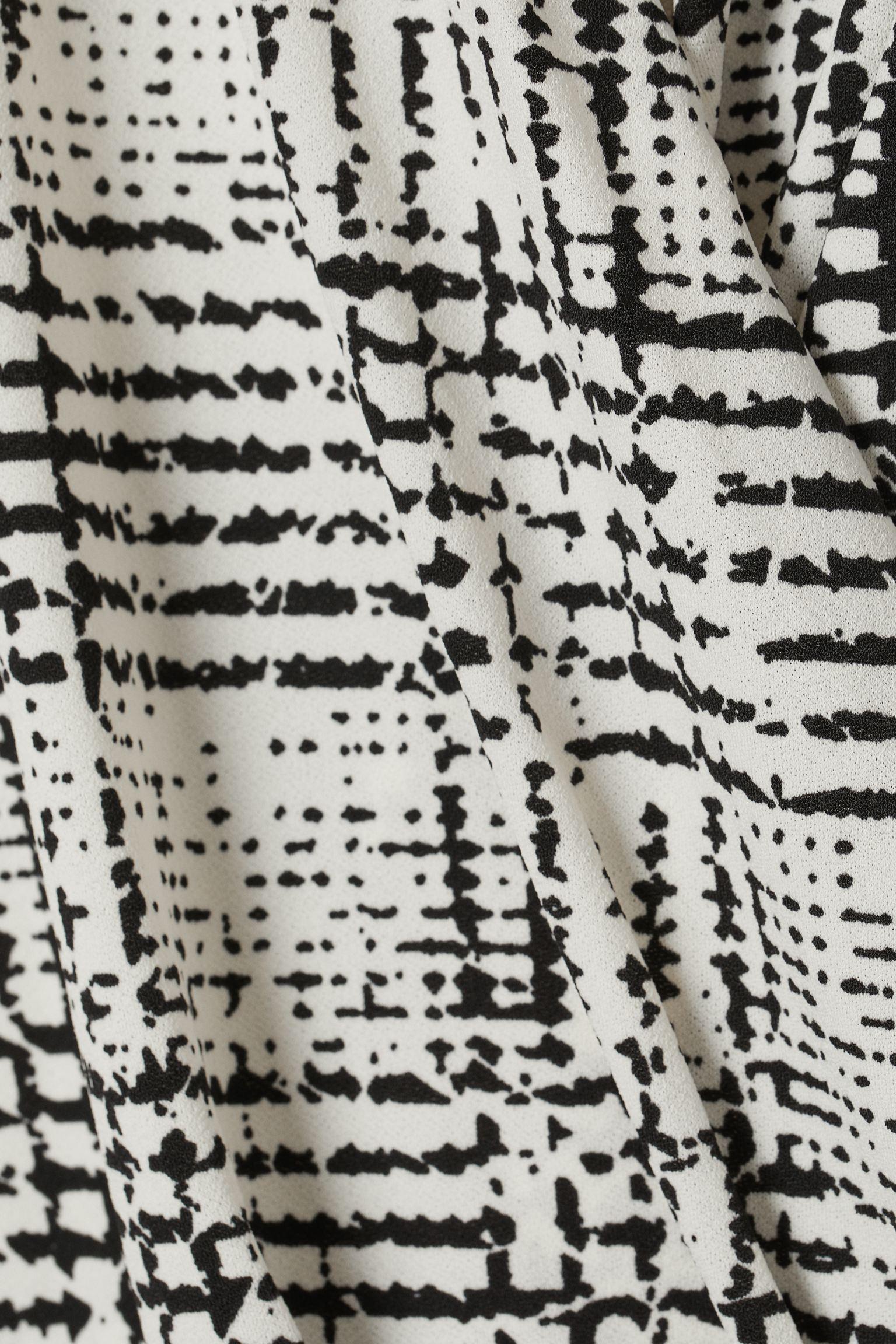 Блуза з коротким рукавом р. S Чорно-білий (7719701wer) - фото 2 Блуза з коротким рукавом р. S Чорно-білий (7719701wer) - фото 2