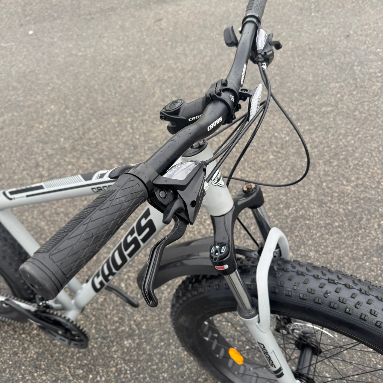 Фетбайк алюминиевый Cross Kayot 26/4,0" с амортизатором Shimano Серый (cb03b394) - фото 5 Фетбайк алюминиевый Cross Kayot 26/4,0" с амортизатором Shimano Серый (cb03b394) - фото 5