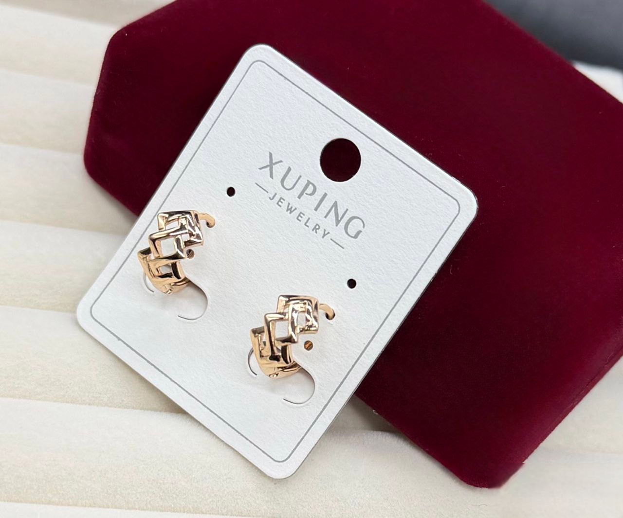 Серьги овальные Xuping гипоаллергенное медицинское золото с геометическим узором стильное украшение для ежедневного образа
