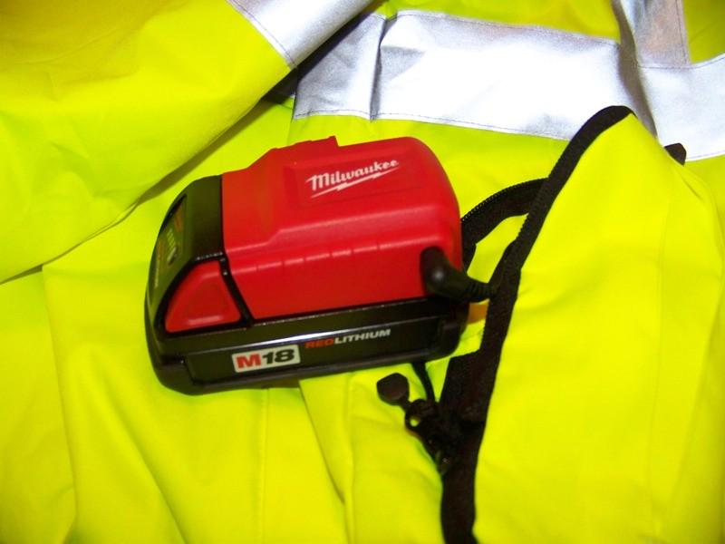 Адаптер Milwaukee USB M18 для курток с подогревом M12 (4932430084) - фото 3