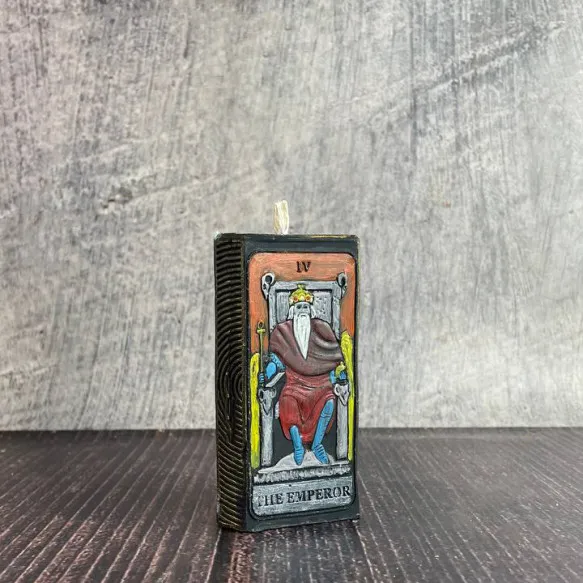 Свеча восковая карта Таро-Император Черный (1277) Свеча восковая карта Таро-Император Черный (1277)