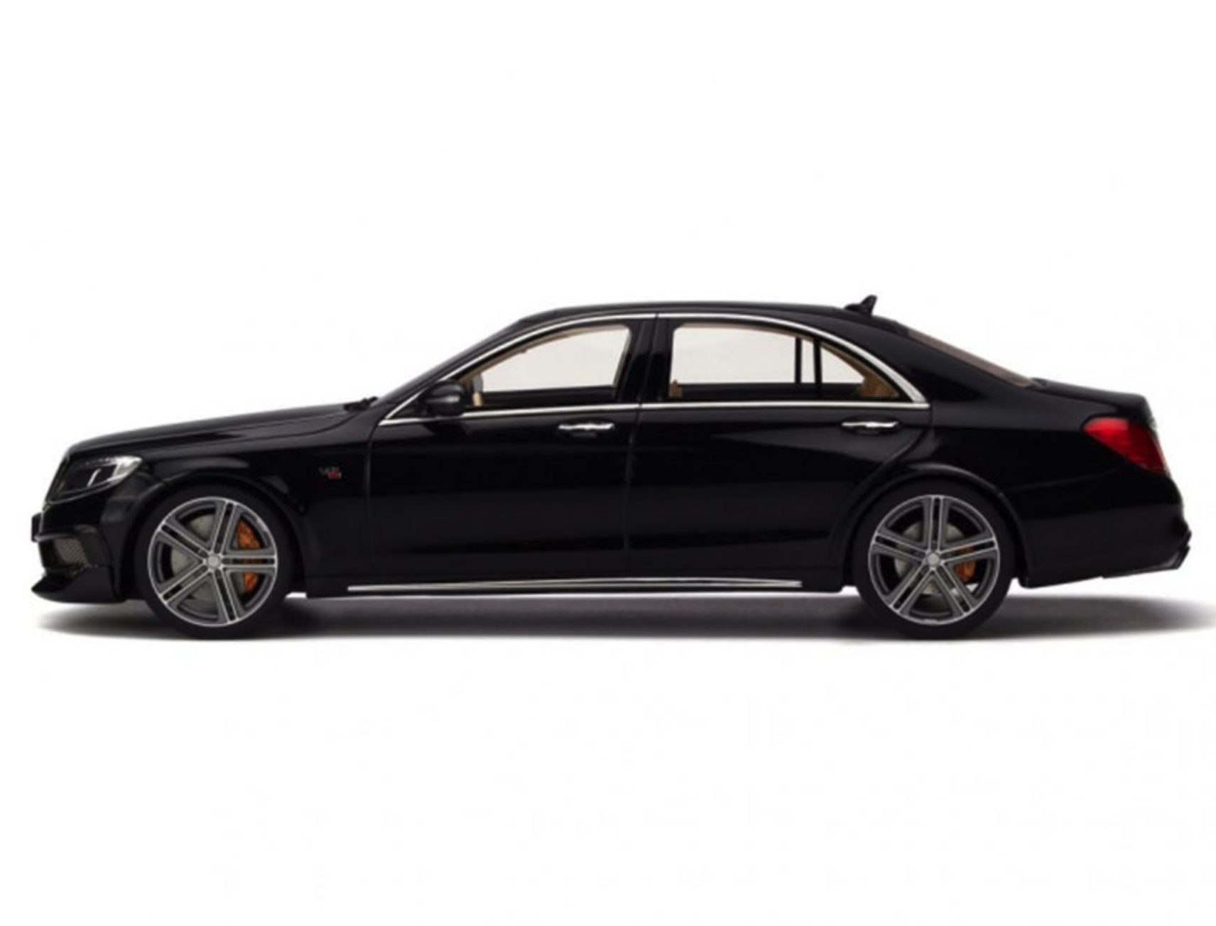 ᐉ Модель автомобиля GT Spirit 1:18 Mercedes-Benz S-Class W222