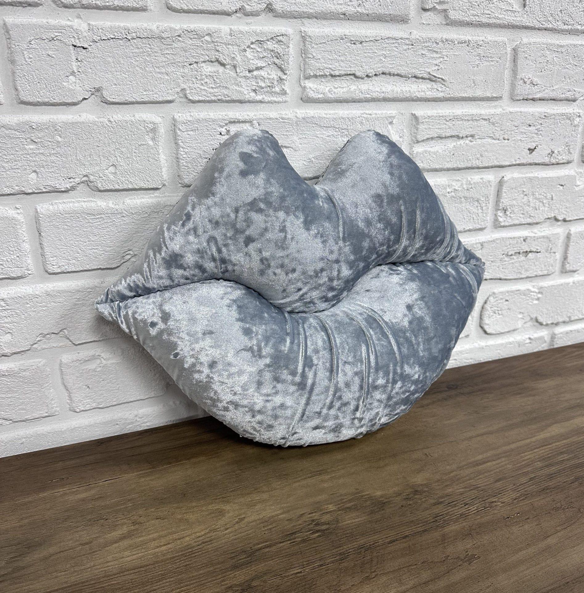Подушка Comfort Home Губы велюровая мраморная 35x50 см