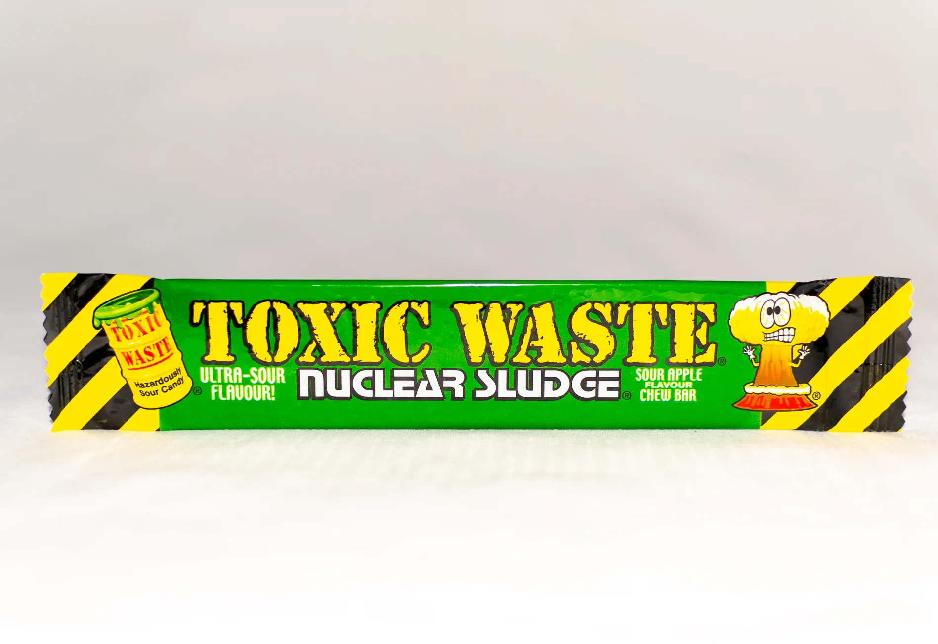 Конфетка жевательная Toxic Waste Nuclear Sludge Green Apple 20 г (edfvdsf) - фото 1