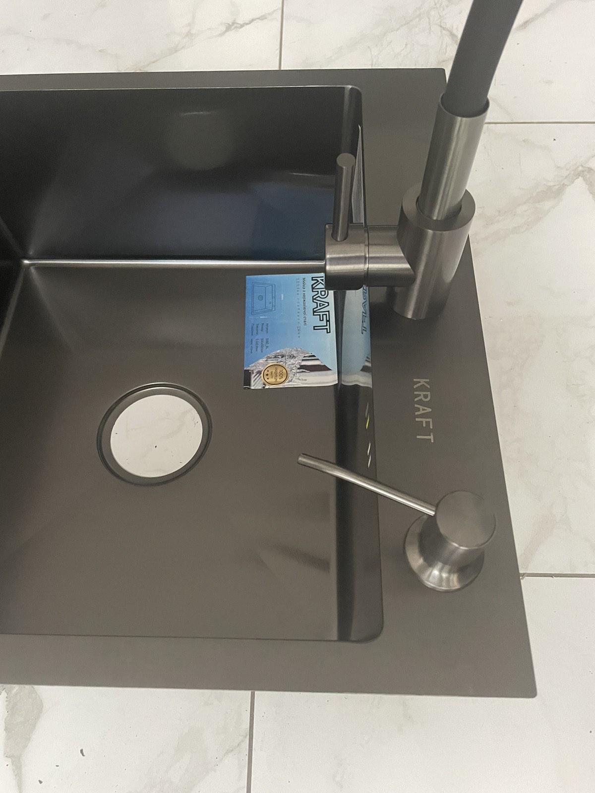 Мойка кухонная Kraft 5050 PVD Черный/гибкий кран Kraft из нержавеющей стали - фото 4 Мойка кухонная Kraft 5050 PVD Черный/гибкий кран Kraft из нержавеющей стали - фото 4