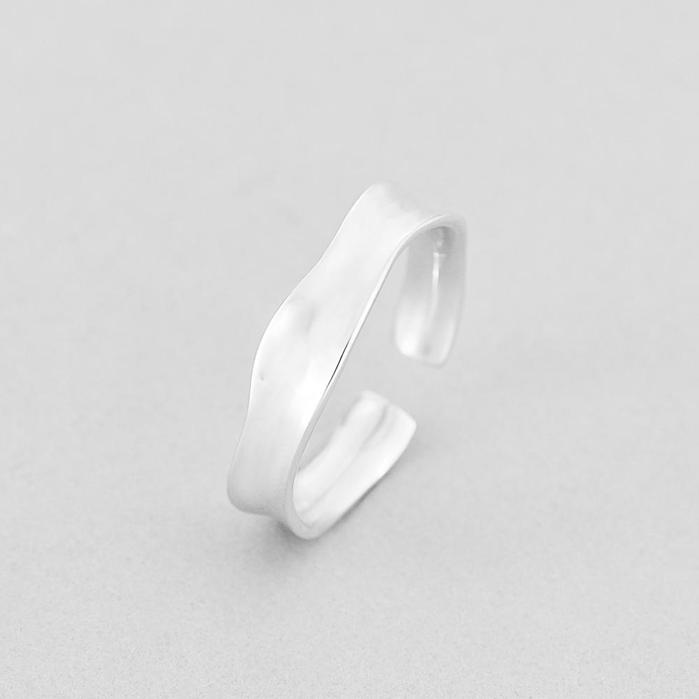 Серебряное кольцо Minimal Необычное (7243)