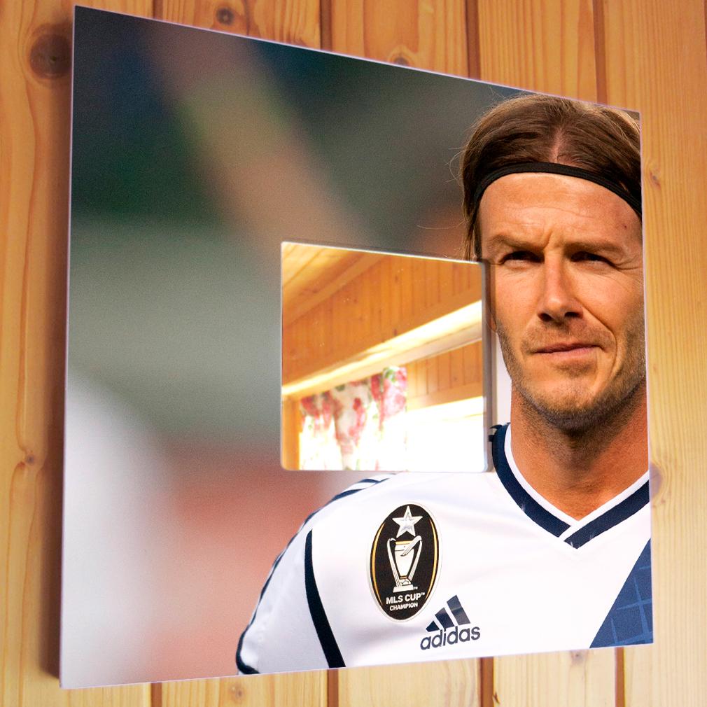 Зеркало декоративное с фото Дэвид Бекхэм 260х260 мм (M03096)